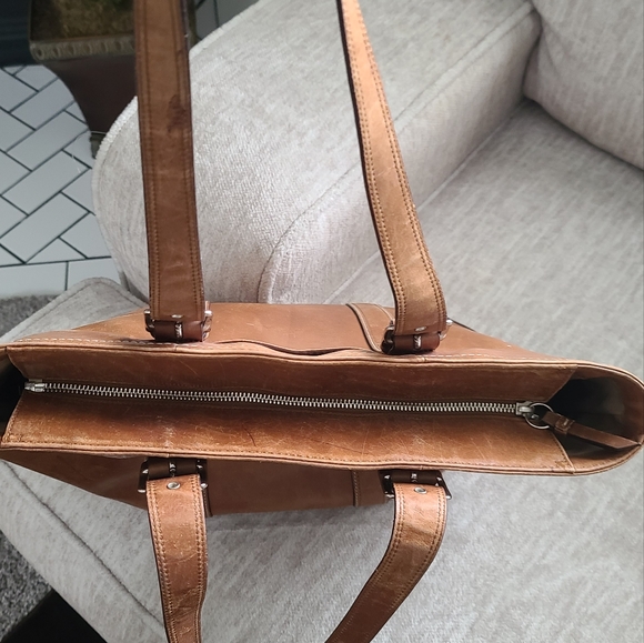 Coach Vintage Hampton Leather Tite Bag - Picture 4 of 8